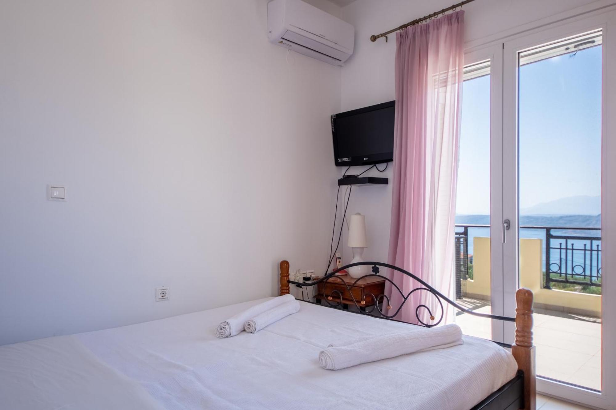 Souda Bay View With Private Pool Near Chania * Khania